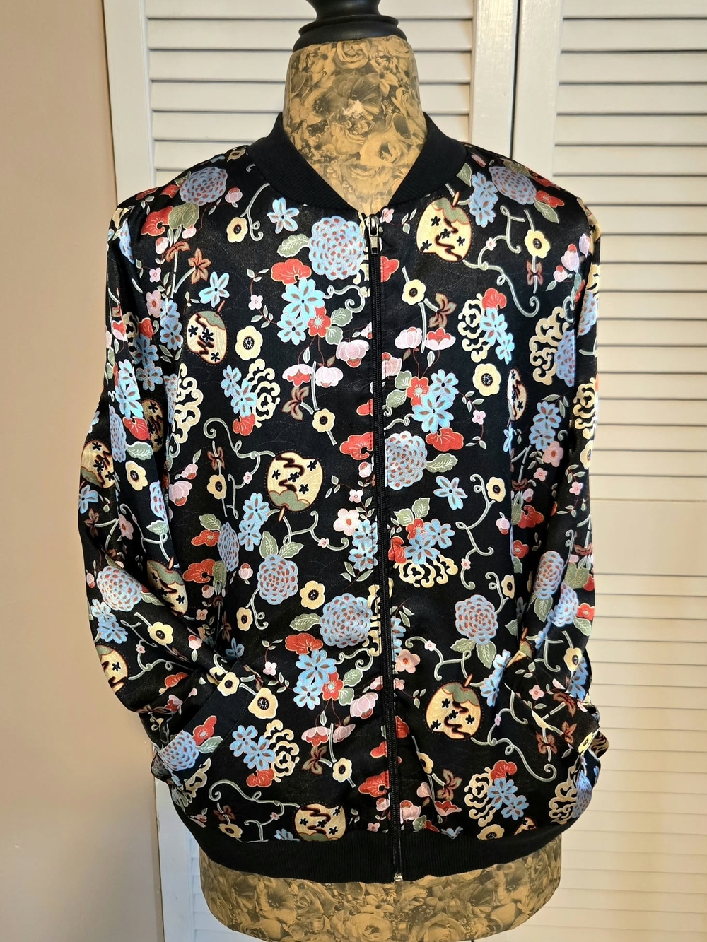 Women's Silky Zip Jacket w/pockets- Chic Floral/Asian-inspired, Flattering